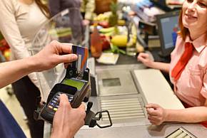 Mit der Debitkarte bargeldlos im Supermarkt bezahlen Supermarkt EC-Karte